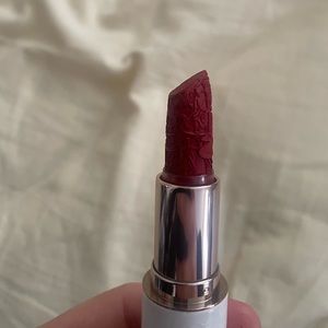 Florasis Dewy in-porcelain lipstick